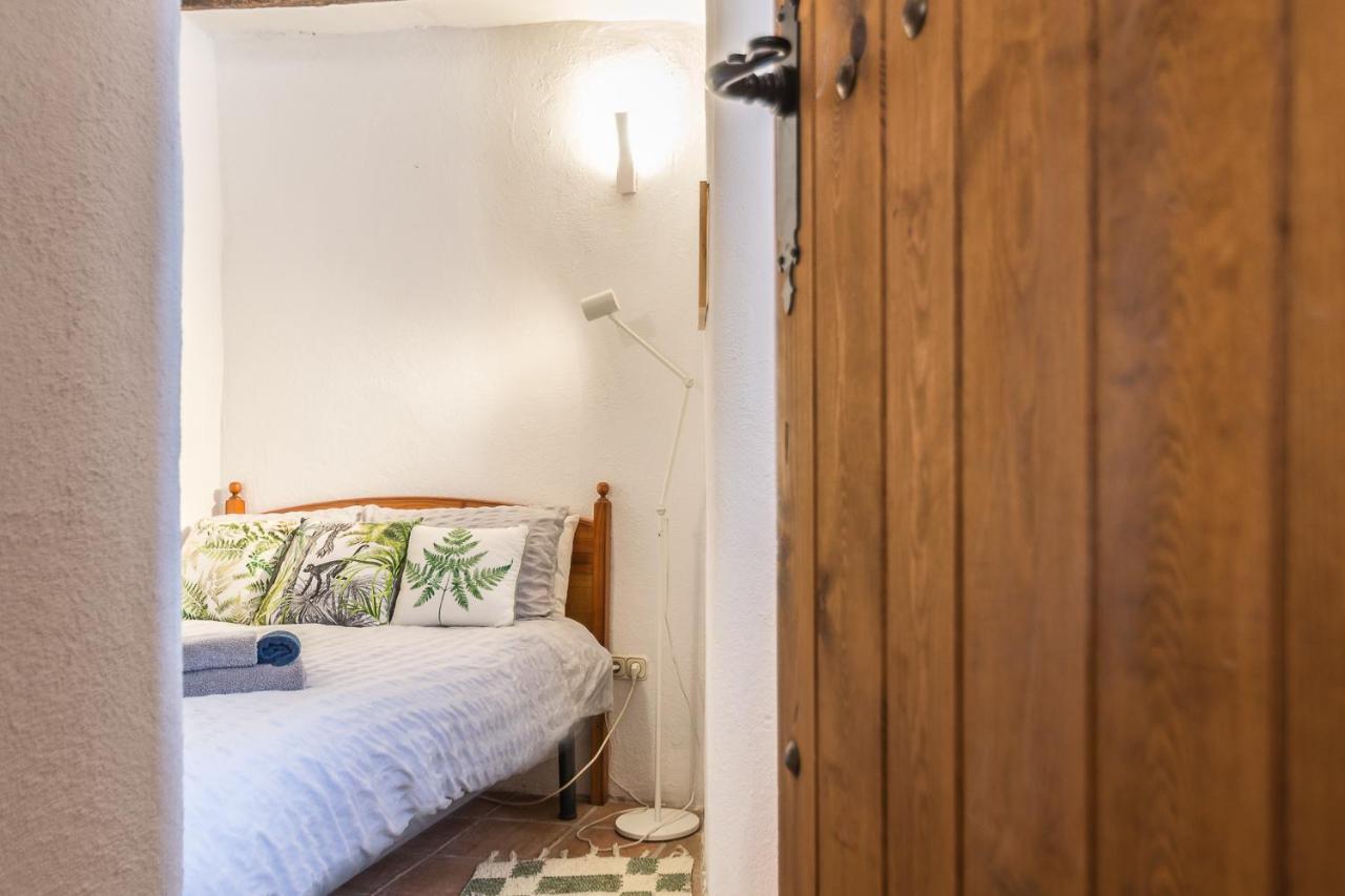 Casa Mundo - 16Th Century Traditional White Village House With Pool Pinos del Valle Exterior foto